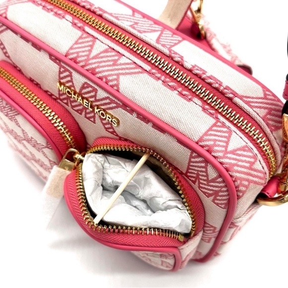 Michael Kors Jet Set Medium Crossbody Bag Tech Accessories
Attached Tea - Picture 10 of 13